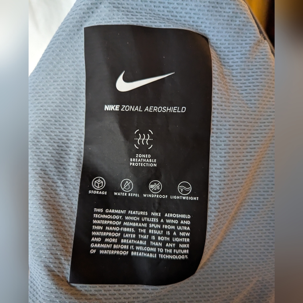 Nike Jacket - Picture 3 of 11